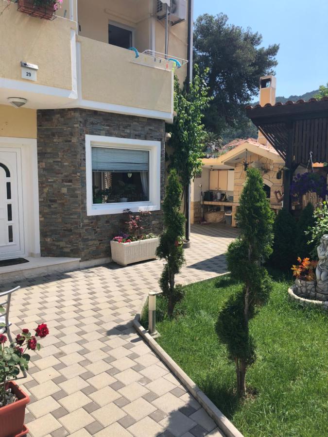 2 Ivankovic * Stari Grad (Hvar)